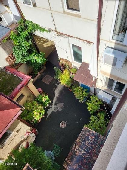 Casă cu 9 camere cu Teren 365 Mp în 13 Septembrie
