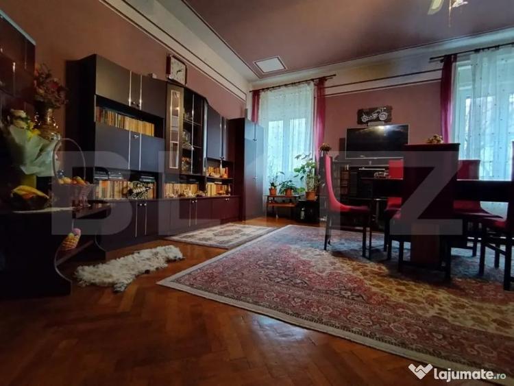 Apartament cu 4 camere decomandat în P-ța Maria