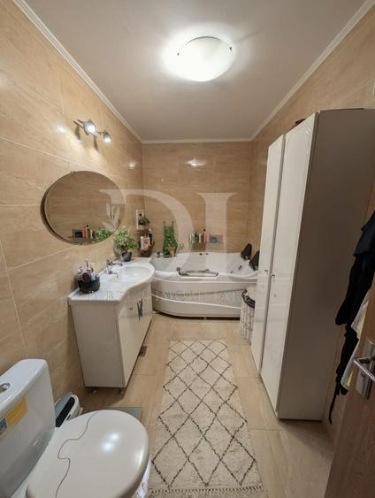 Apartament cu 3 camere semidecomandat, mobilat în Florești