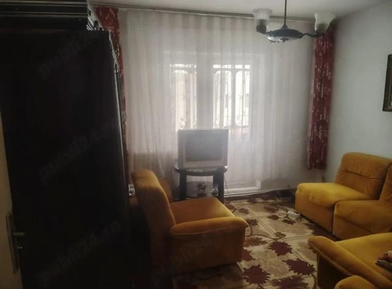 Apartament cu 4 camere decomandat în Central