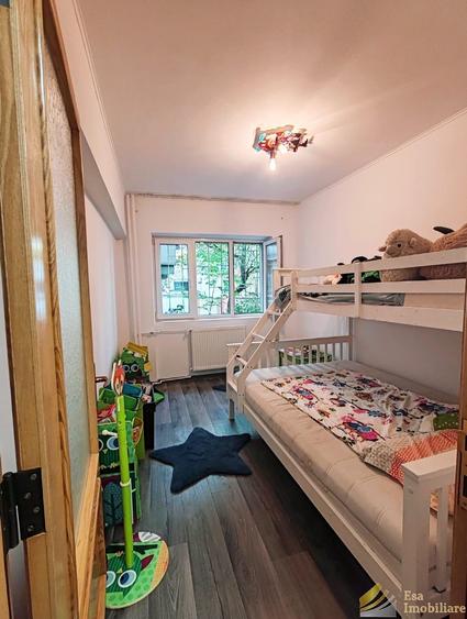 Apartament cu 4 camere decomandat în Titulescu