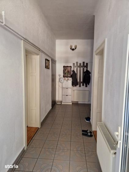 Casă cu 7 camere cu Teren 500 Mp în Bran