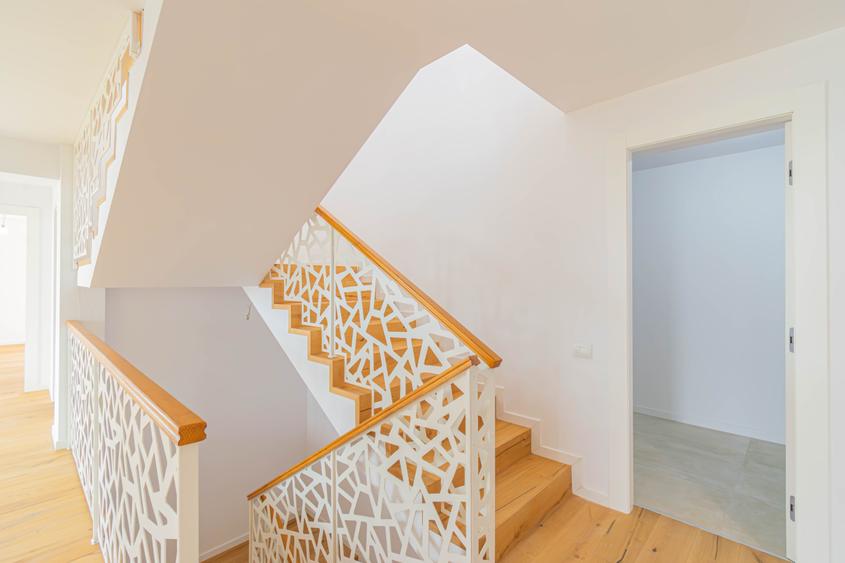 Apartament cu 6 camere decomandat în Aviației