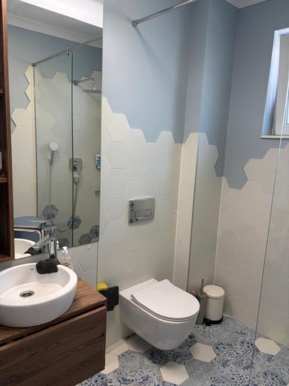 Apartament cu 3 camere semidecomandat, mobilat în Năvodari