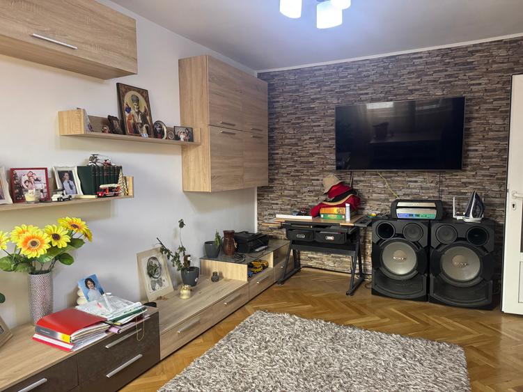 Vând apartament cu trei camere Inel2 - 4