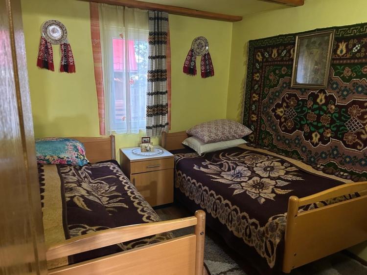 Casă individuală cu 6 camere cu Teren 416 Mp în Poiana Stampei