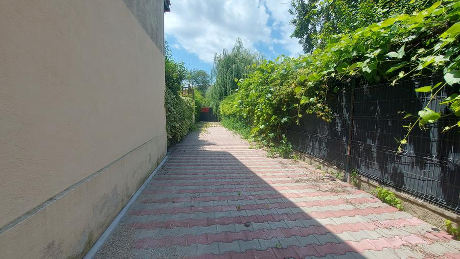 Casă individuală cu 3 camere cu Canalizare în P-ța Victoriei