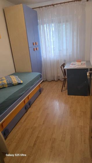 Apartament cu 3 camere decomandat în Horia