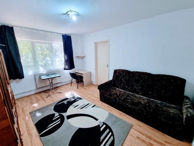 Apartament cu 2 camere semidecomandat, mobilat în Complex Studențesc