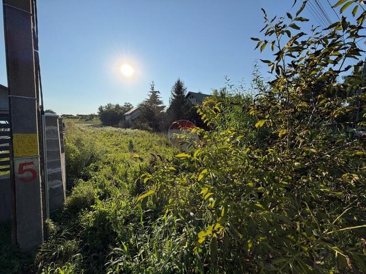 Teren Construcții intravilan de 2093 mp, în Coltău