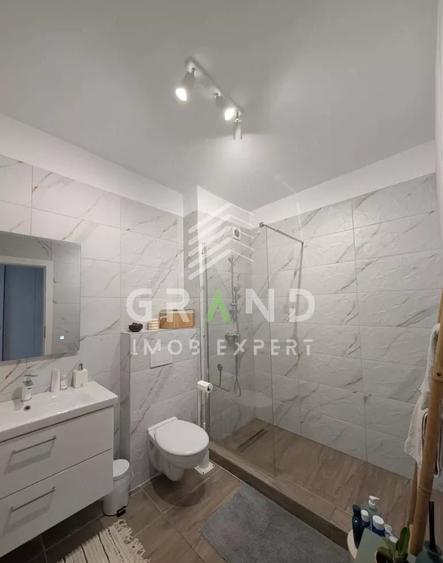Apartament cu 2 camere semidecomandat, mobilat în Între Lacuri