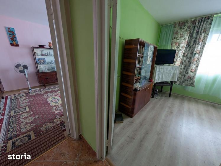 Apartament cu 3 camere decomandat în Cornișa