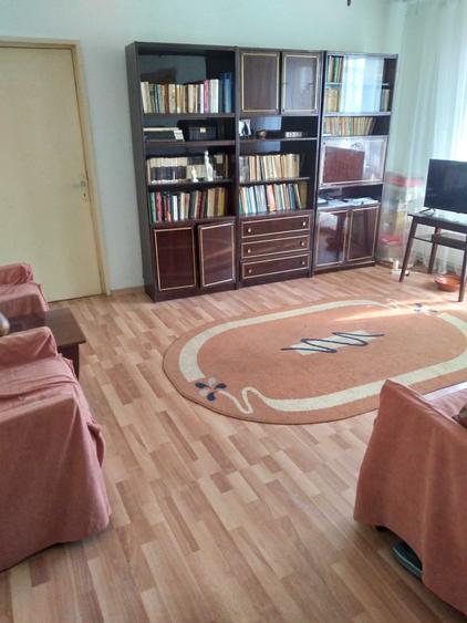 Apartament cu 3 camere semidecomandat în Est
