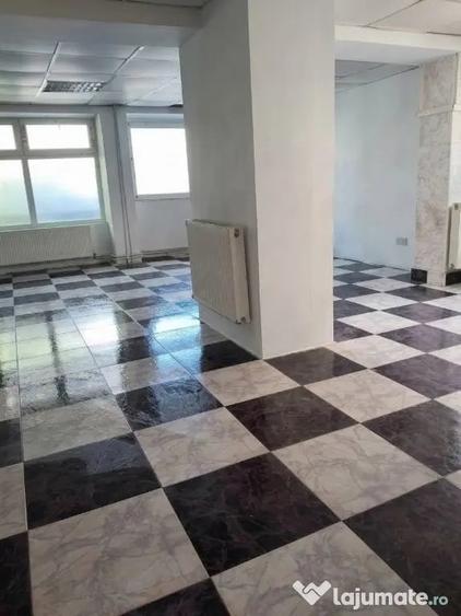 Spațiu comercial, de 80 mp, în Central