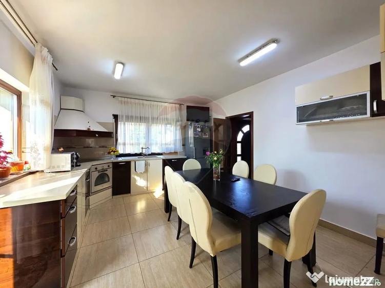 Casă cu 4 camere cu Teren 680 Mp în Spătaru