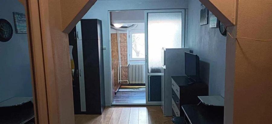 Garsonieră decomandată în Baza 3
