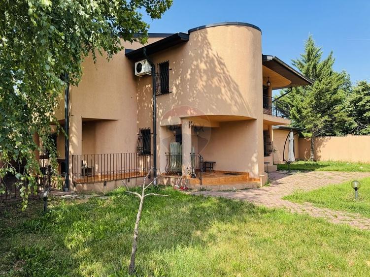 Casă individuală cu 4 camere cu Teren 563 Mp în Central