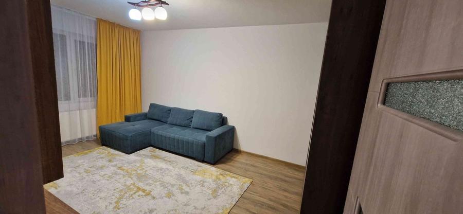 Apartament cu 3 camere decomandat în Berceni