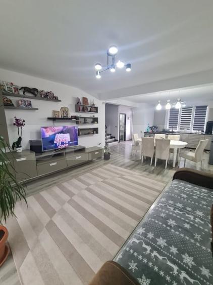 Duplex cu 5 camere cu Canalizare în Florești