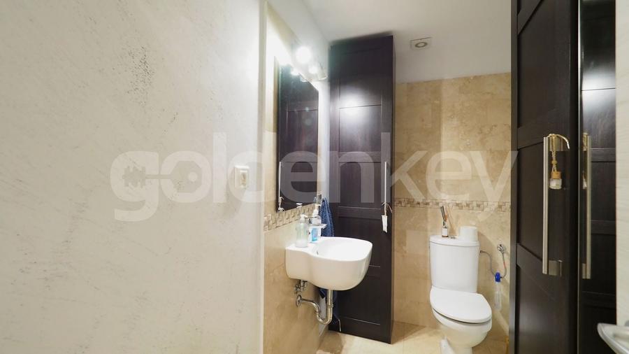 Apartament cu 4 camere semidecomandat, mobilat în Băneasa