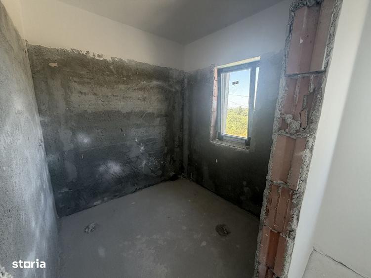 Casă cu 4 camere cu Teren 300 Mp în Central