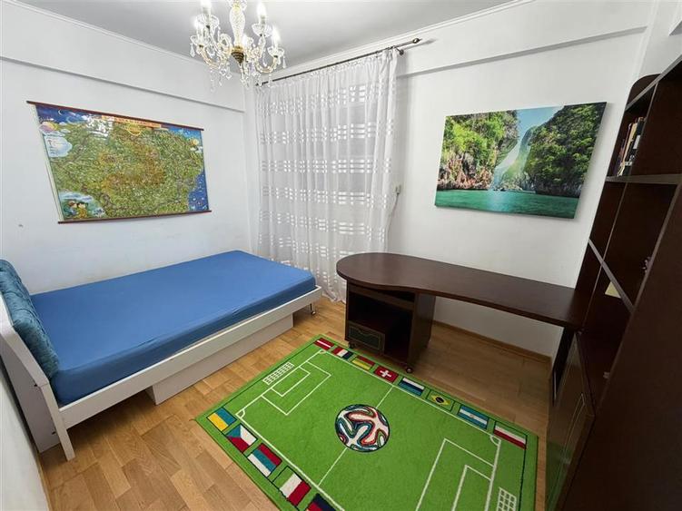 Apartament cu 3 camere decomandat, mobilat în Central