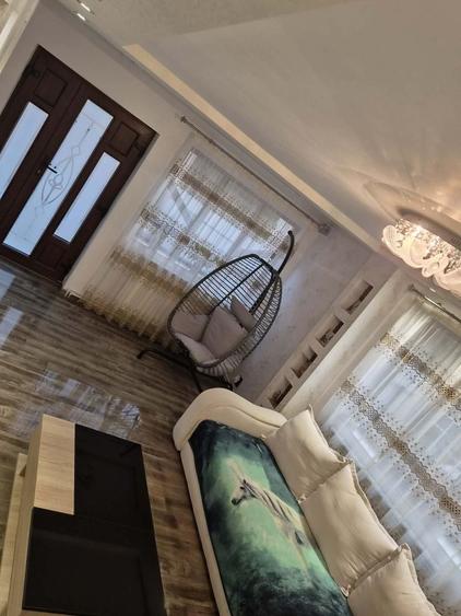 Casă cu 2 camere în Teiu