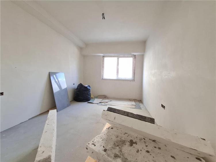 Apartament cu 3 camere decomandat în Galata