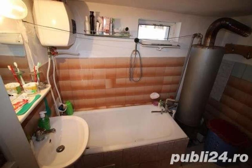 Casă cu 5 camere cu Teren 5000 Mp în Topolog