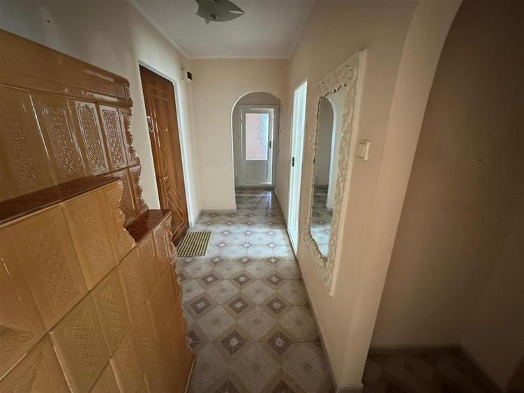 Apartament cu 3 camere decomandat în Câmpineanca