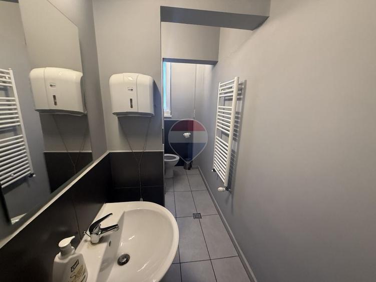 Spațiu comercial, de 450 mp, în Între Lacuri