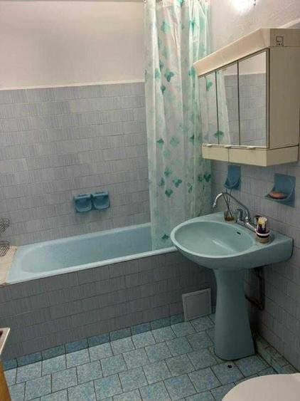 Apartament cu 3 camere decomandat în Zăvoi