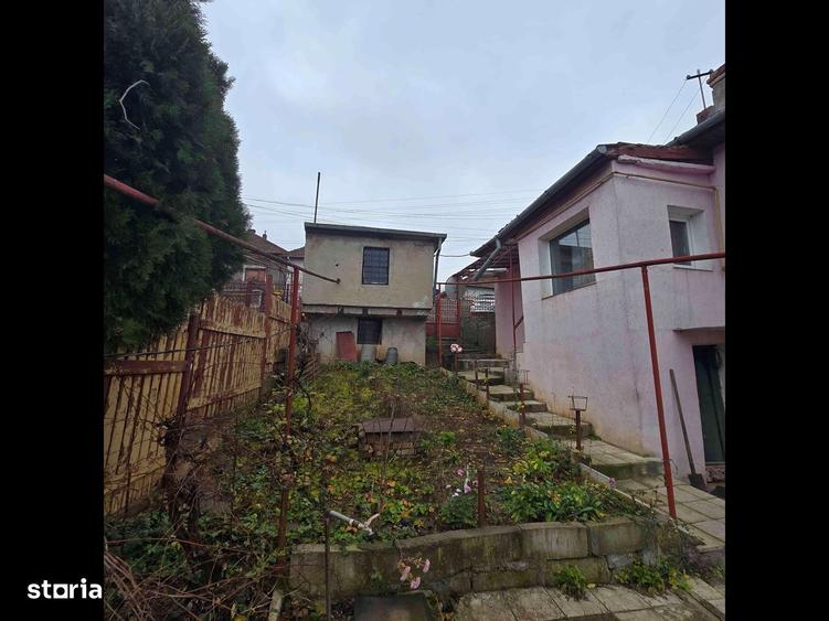 Casă cu 4 camere în Central