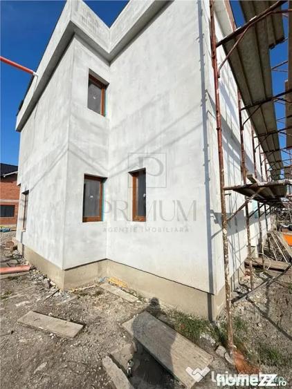Casă cu 5 camere cu Teren 350 Mp în Săcălaz