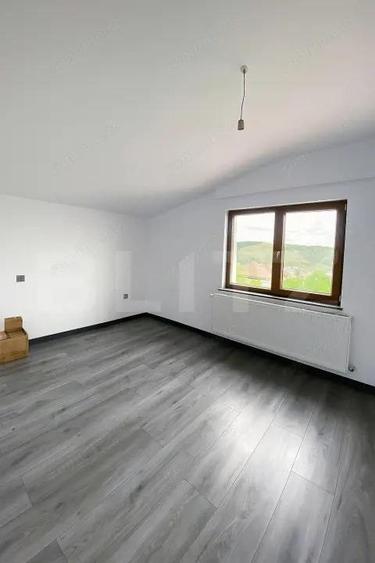 Casă cu 3 camere cu Teren 300 Mp în Câmpenești