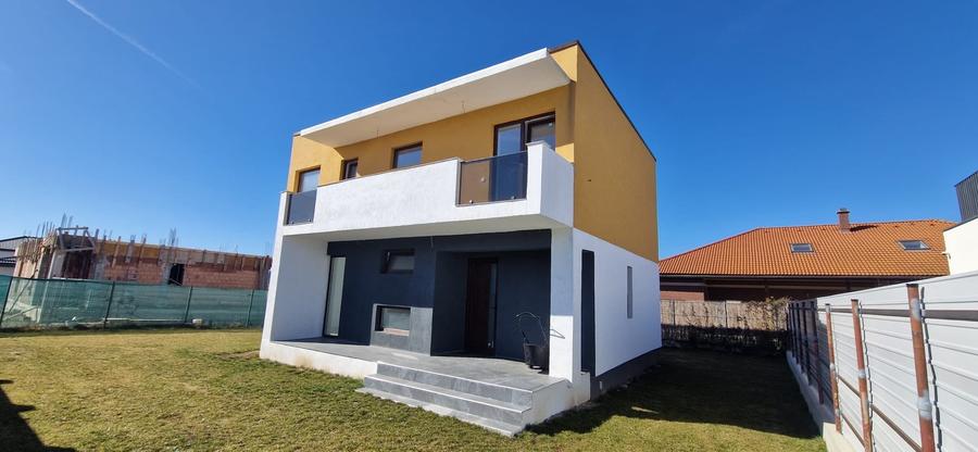 Casă individuală cu 5 camere cu Canalizare în Hărman