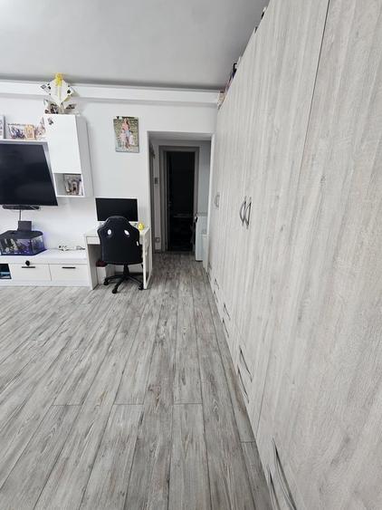 Apartament cu 2 camere semidecomandat în Olteniței