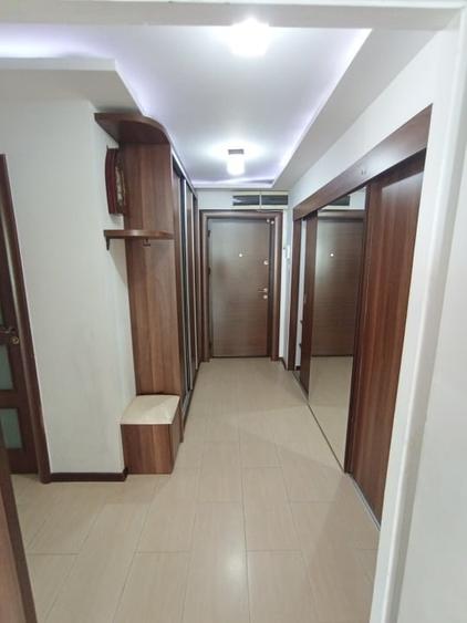 Apartament cu 3 camere decomandat, mobilat în Faleza Nord
