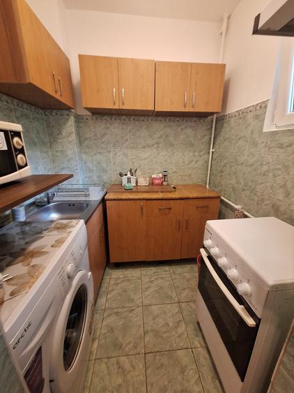 Apartament cu 2 camere semidecomandat în P-ța Doina