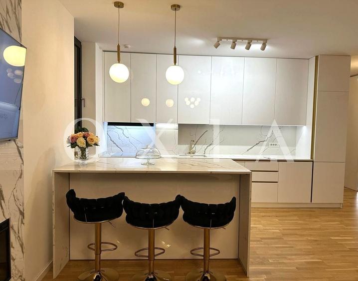 Apartament cu 4 camere semidecomandat, mobilat în Tipografilor