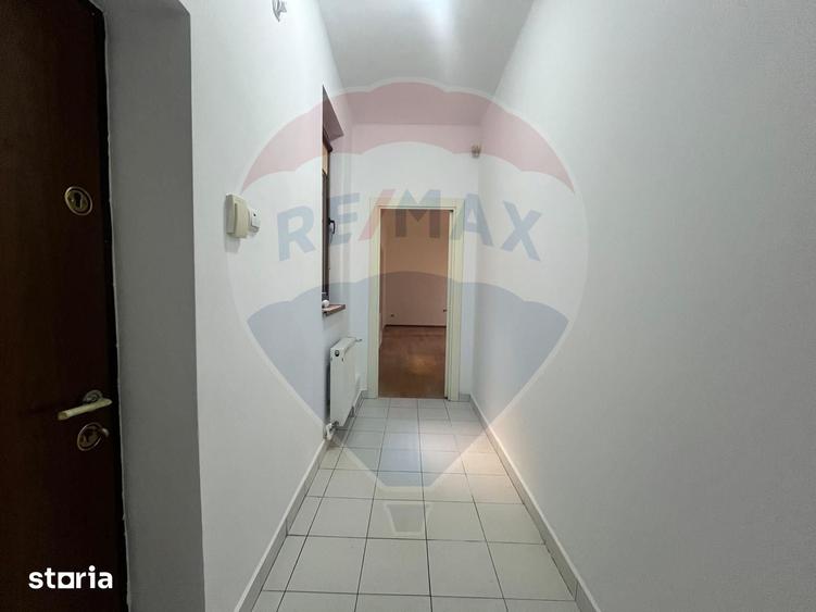 Apartament cu 6 camere în Romană