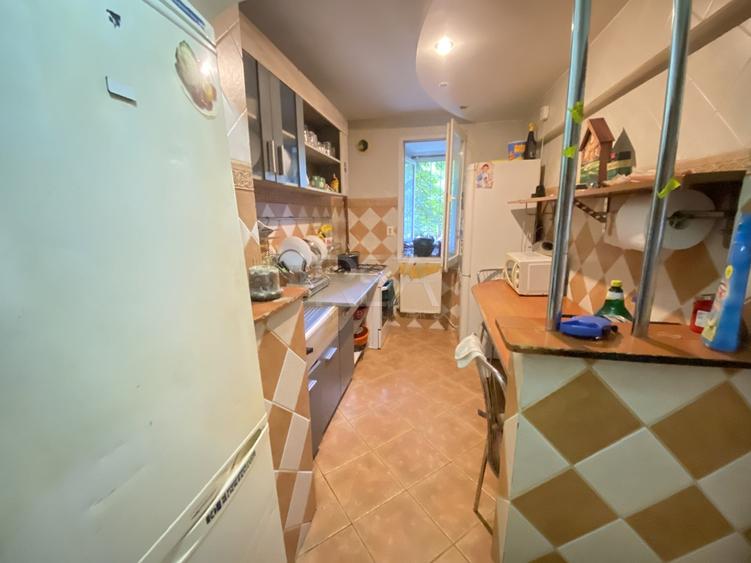 Apartament cu 2 camere semidecomandat, mobilat în Brâncoveanu