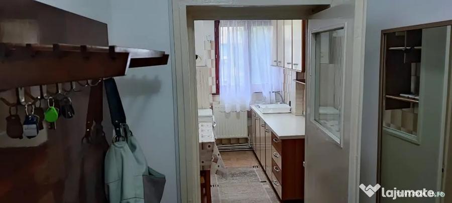 Apartament cu 2 camere decomandat în Cornișa