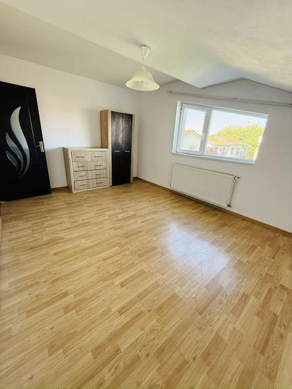 Apartament cu 3 camere decomandat în Chișoda