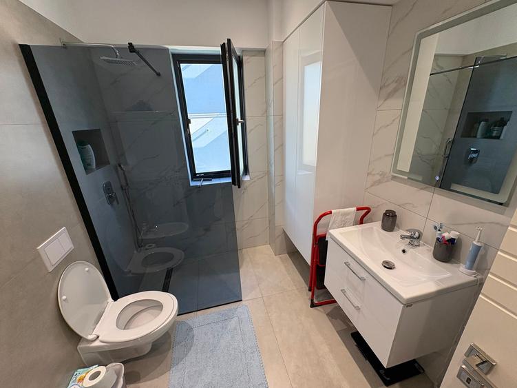 Apartament cu 3 camere decomandat în Galata