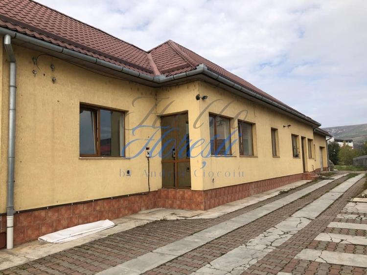 Casă individuală cu 5 camere cu Garaj în Florești
