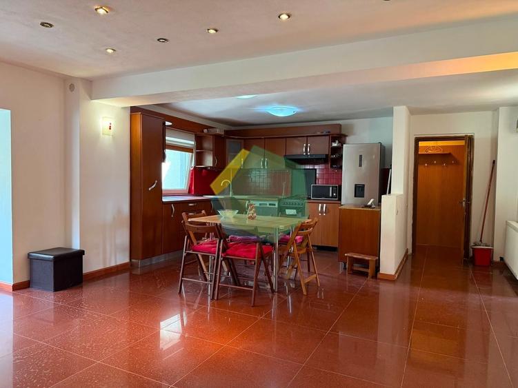 Apartament cu 4 camere în Central