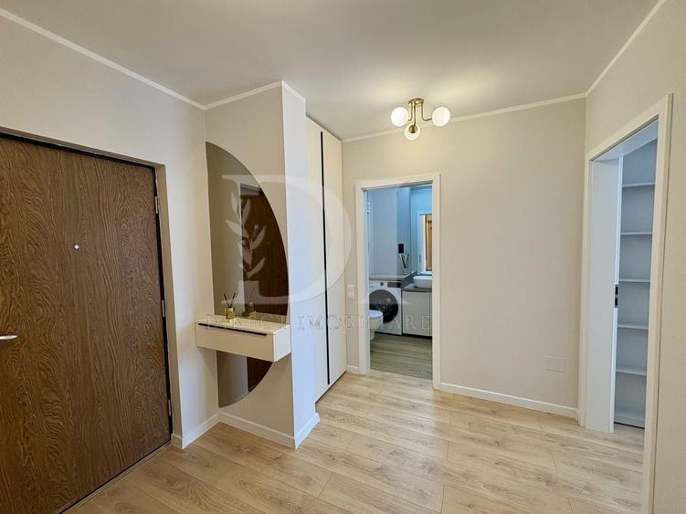 Apartament cu 3 camere semidecomandat, mobilat în Florești