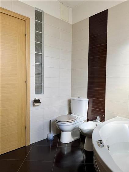 Apartament cu 4 camere semidecomandat în Herăstrău