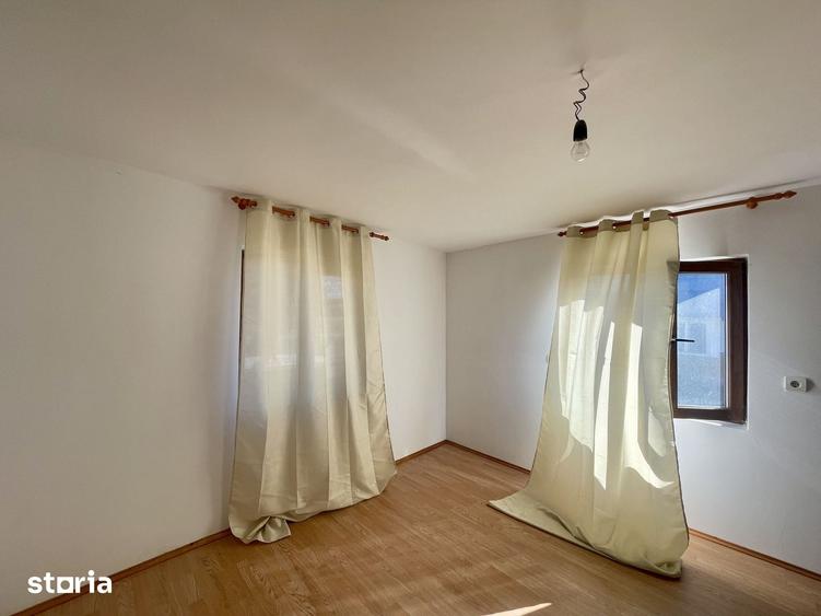 Casă cu 3 camere cu Teren 3500 Mp în Vicovu de Sus
